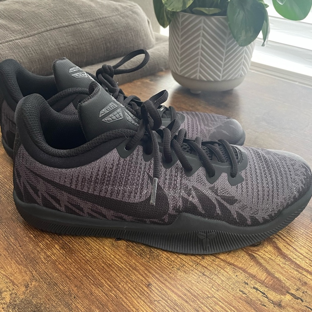 Nike size 7.5 women’s Kobe Bryant shoes collectible